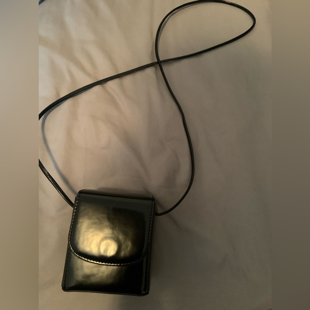 BLACK CUBE CROSSBODY BAG